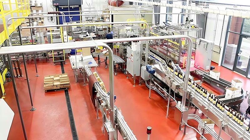 飲料工廠包裝車間選用水性聚氨酯砂漿地坪漆