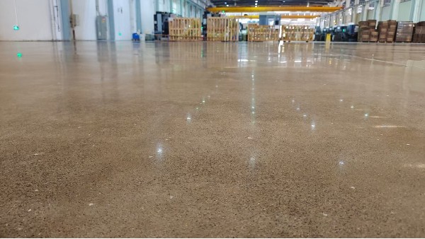 華茂機(jī)械采用耐磨固化地坪漆