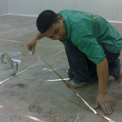 導(dǎo)電銅箔鋪設(shè)