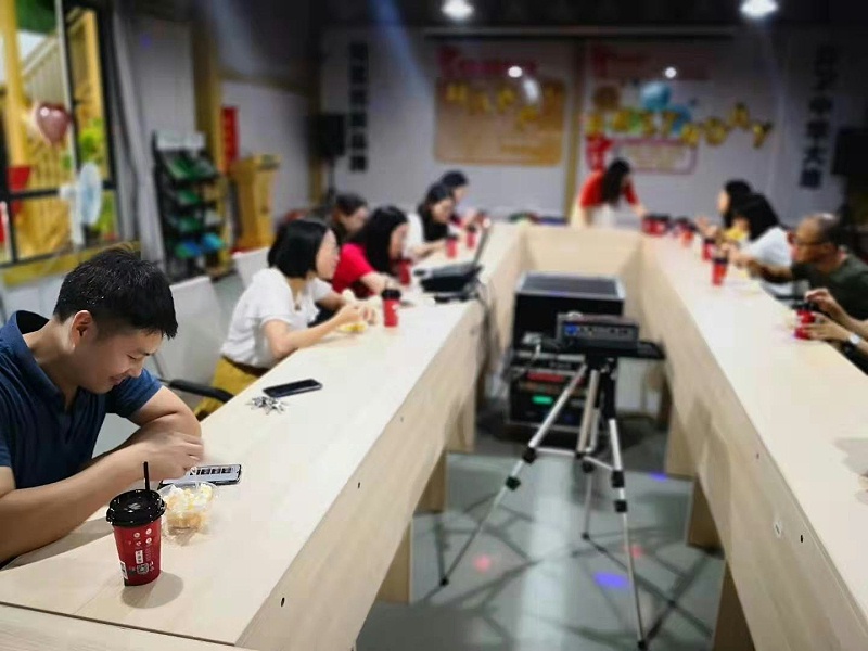 生日會,共同奮斗,地衛(wèi)士地坪,佛山地坪漆公司,慶祝生日,佛山固化劑地坪,地坪漆,地板漆公司