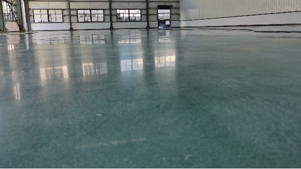 防腐耐磨環(huán)氧地坪漆走進(jìn)欣濤新材料
